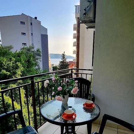 Bela Kuca Studio Apartments-Na Korak Do Mora-A Step To The Sea 라파일로비치 외부 사진