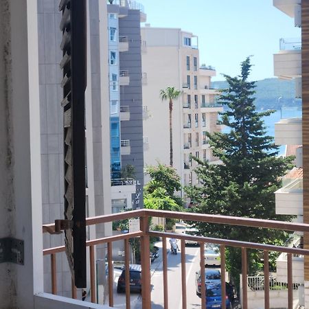 Bela Kuca Studio Apartments-Na Korak Do Mora-A Step To The Sea 라파일로비치 외부 사진