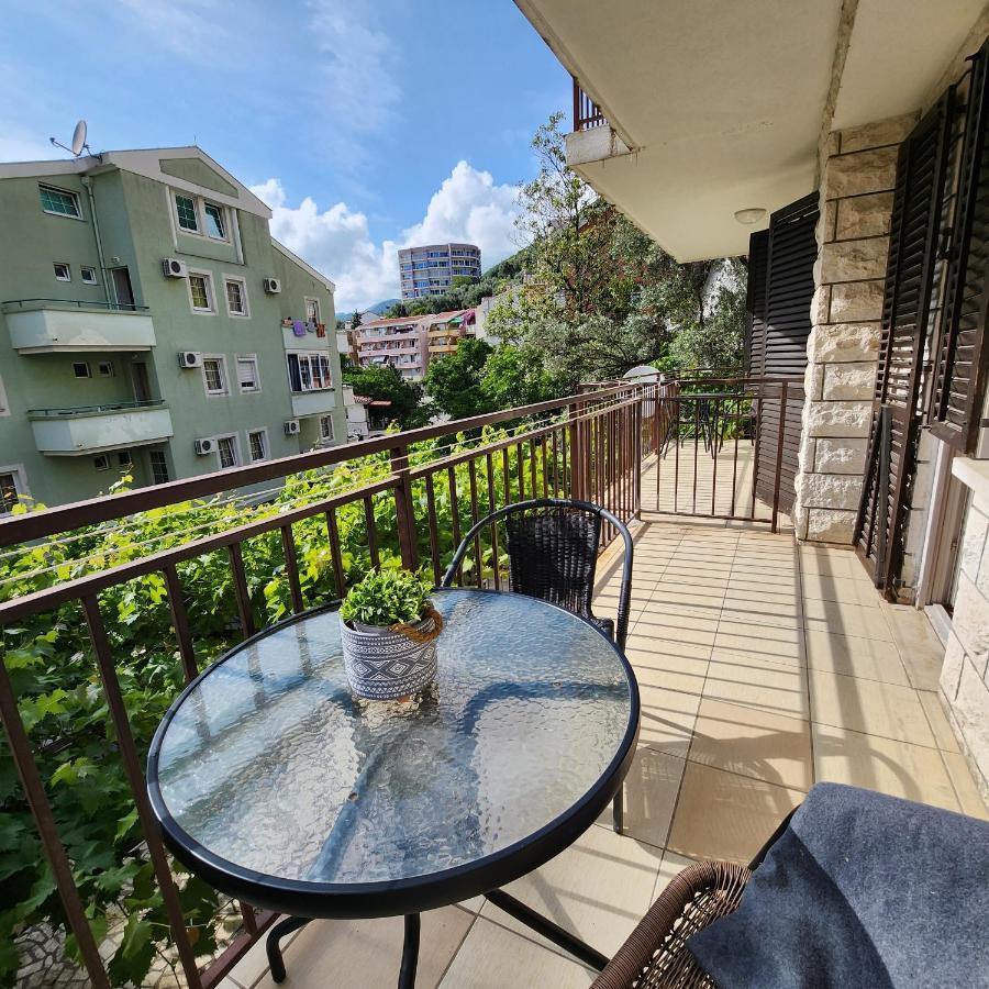 Bela Kuca Studio Apartments-Na Korak Do Mora-A Step To The Sea 라파일로비치 외부 사진