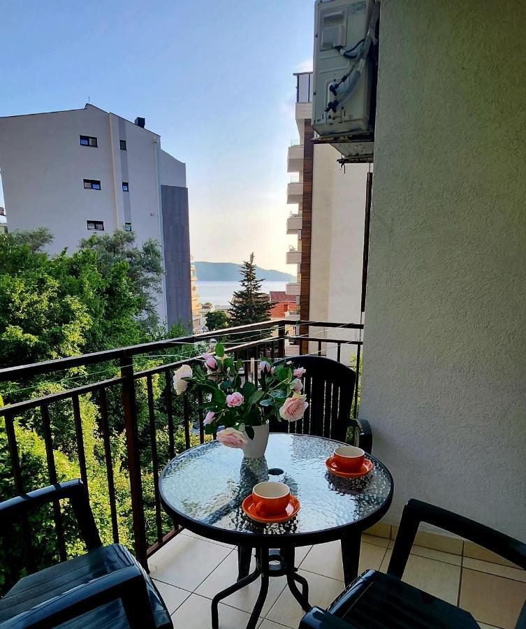 Bela Kuca Studio Apartments-Na Korak Do Mora-A Step To The Sea 라파일로비치 외부 사진