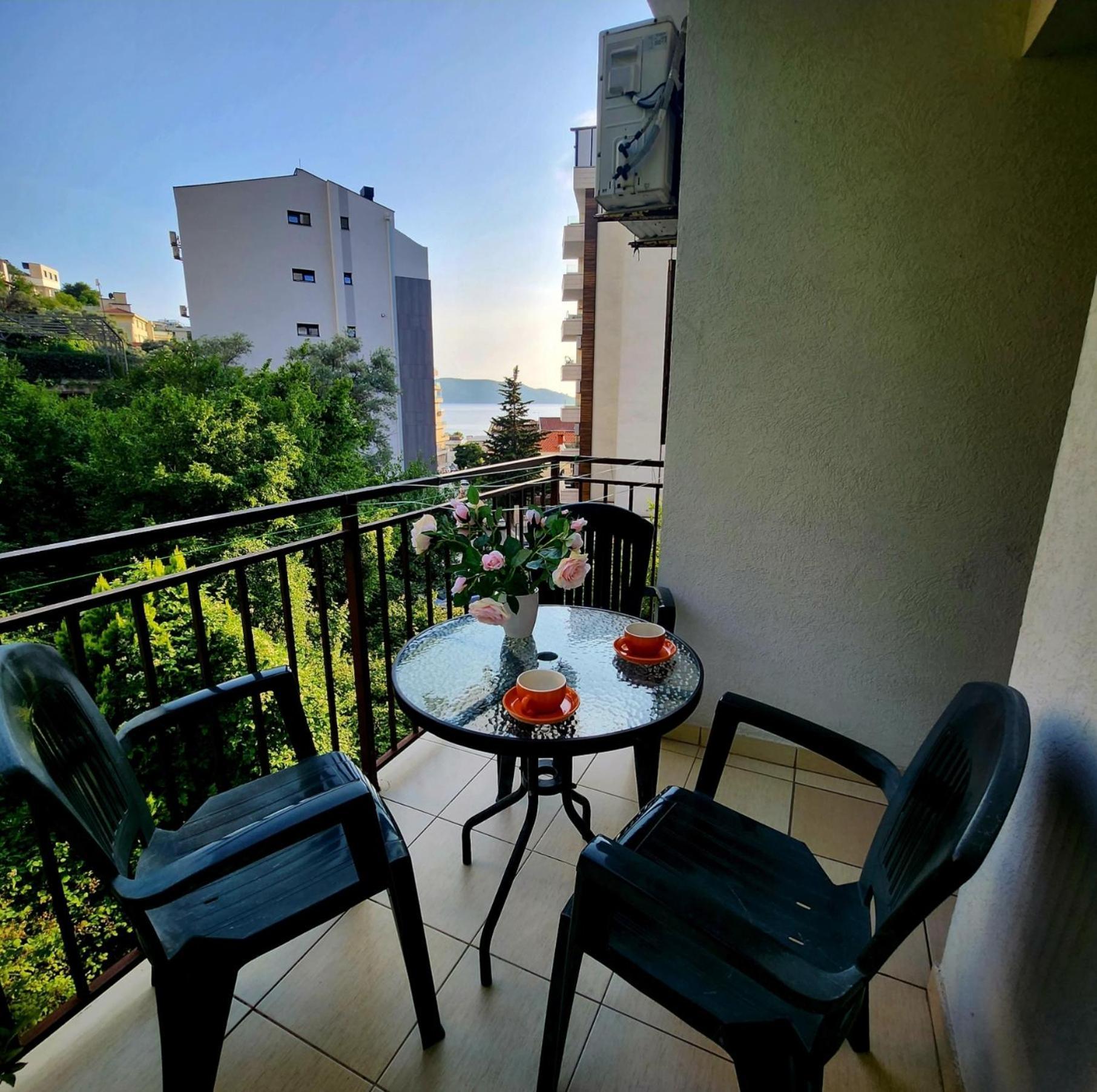 Bela Kuca Studio Apartments-Na Korak Do Mora-A Step To The Sea 라파일로비치 외부 사진