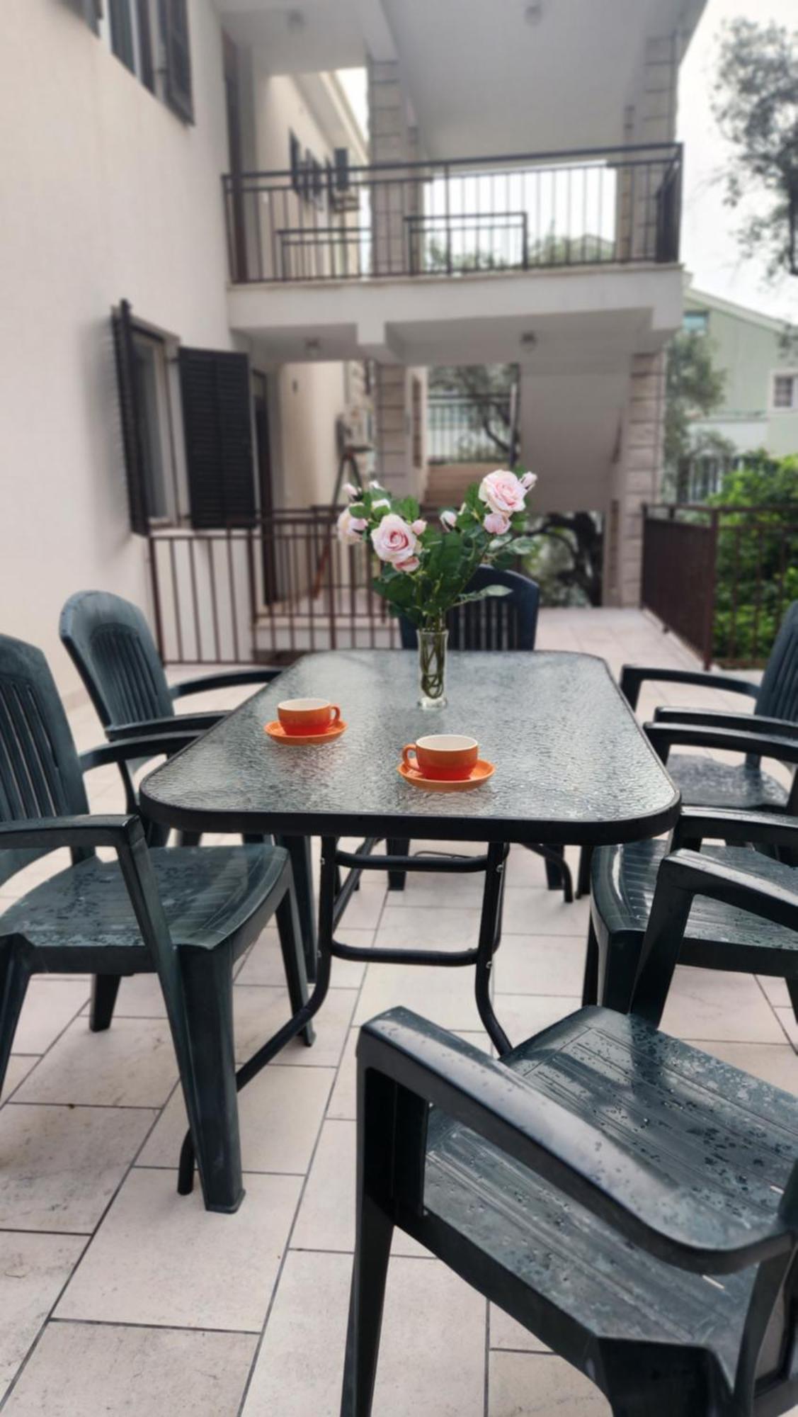 Bela Kuca Studio Apartments-Na Korak Do Mora-A Step To The Sea 라파일로비치 외부 사진