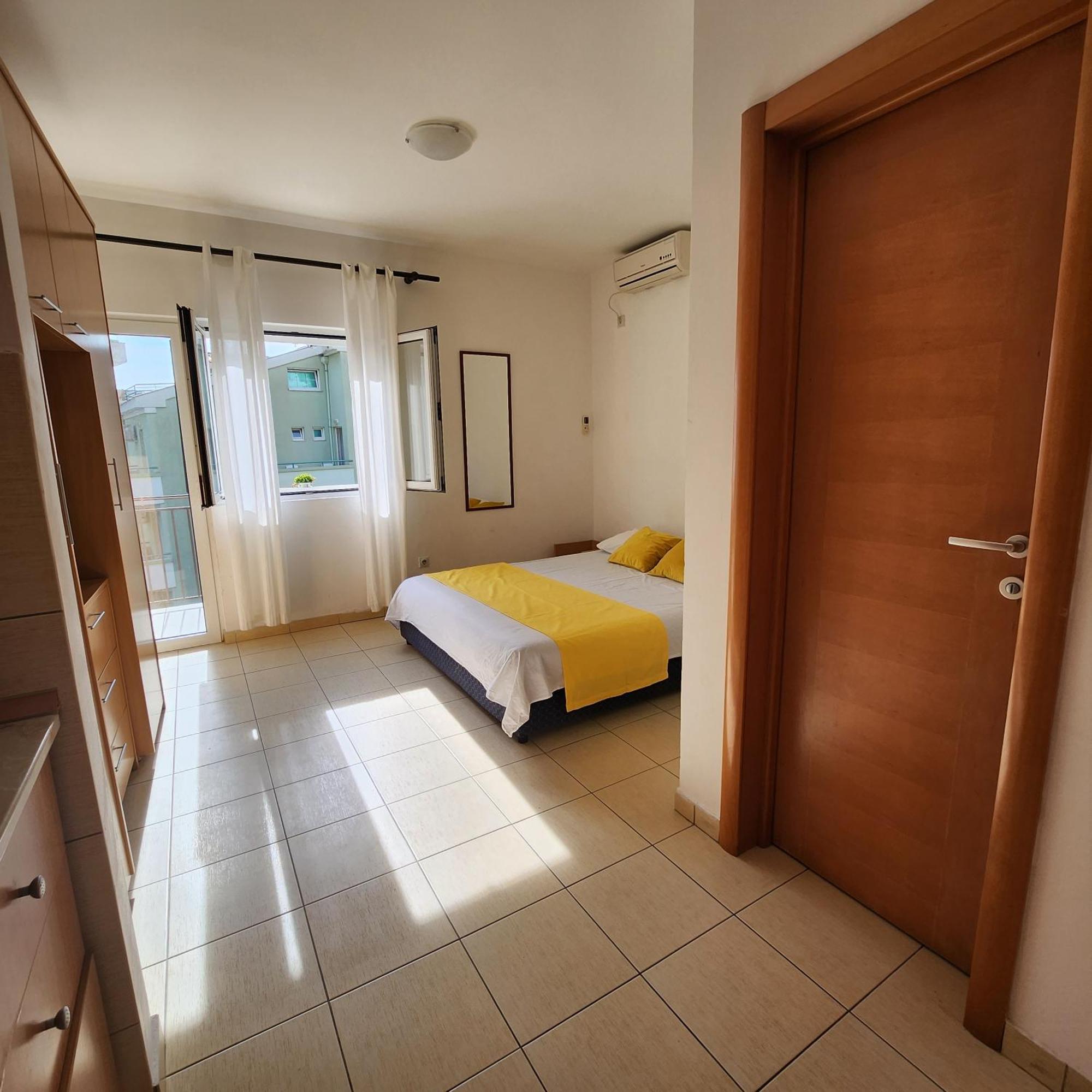 Bela Kuca Studio Apartments-Na Korak Do Mora-A Step To The Sea 라파일로비치 외부 사진