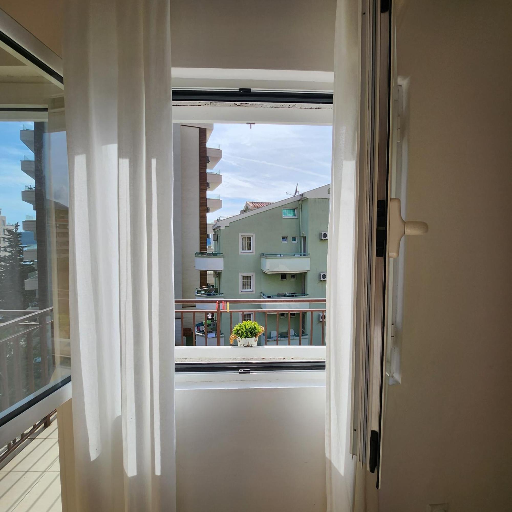 Bela Kuca Studio Apartments-Na Korak Do Mora-A Step To The Sea 라파일로비치 외부 사진