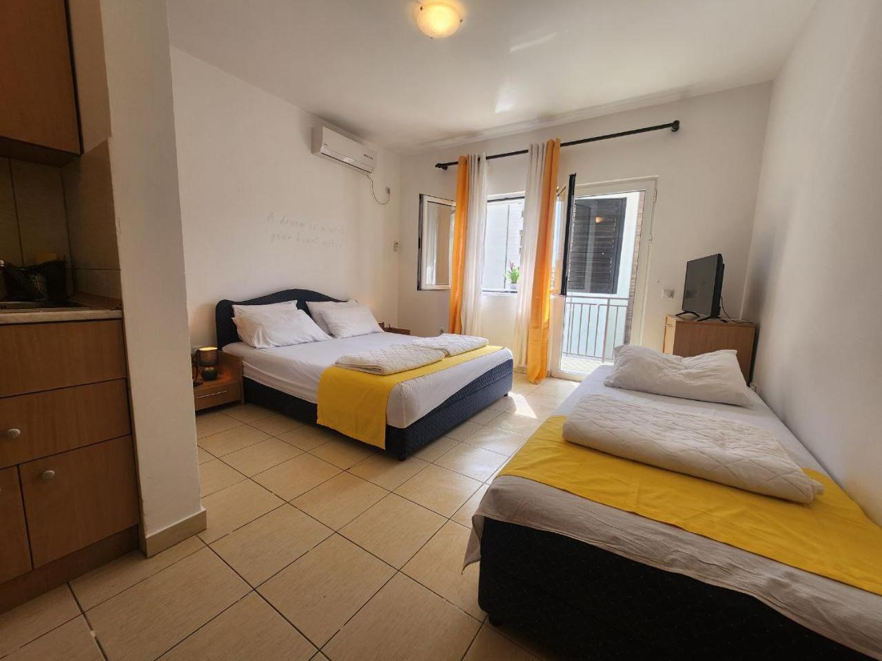 Bela Kuca Studio Apartments-Na Korak Do Mora-A Step To The Sea 라파일로비치 외부 사진