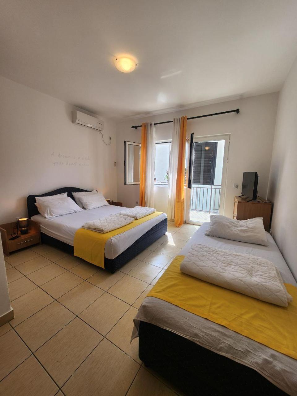 Bela Kuca Studio Apartments-Na Korak Do Mora-A Step To The Sea 라파일로비치 외부 사진